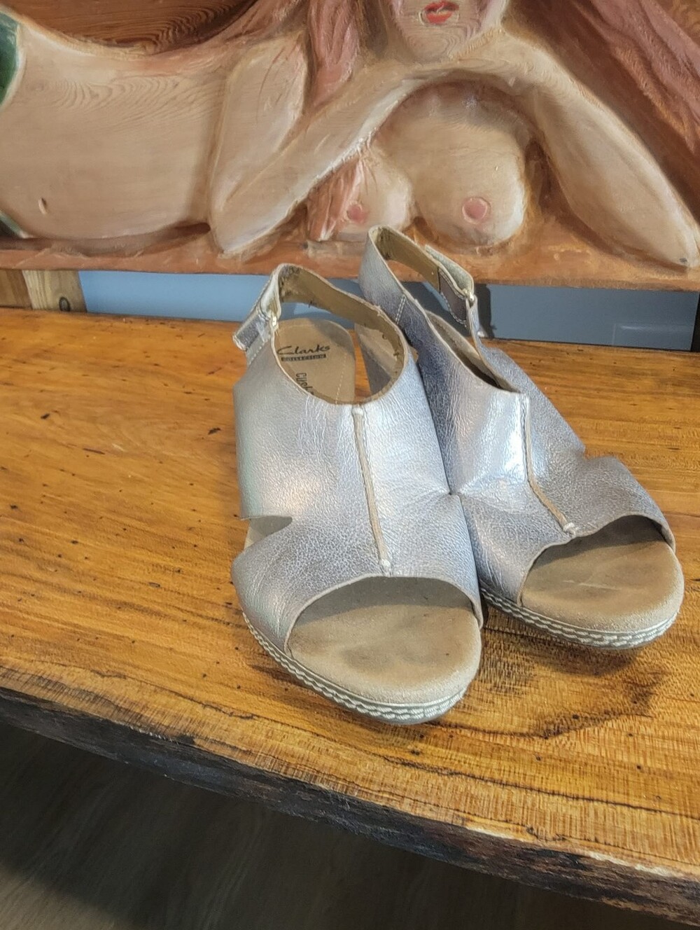 Clarks Size 10 Metallic Champagne Gold Leather Open-Toe 3" Wedge Sandals